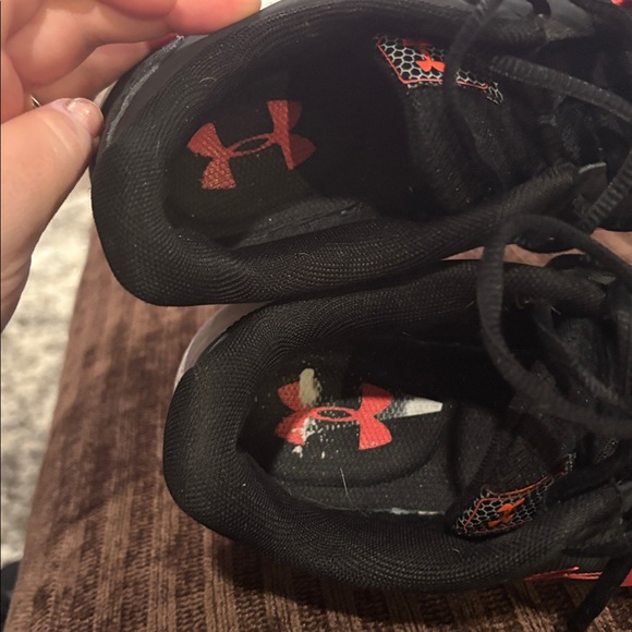 Under Armour women Black Sneakers with pink Accents - Picture 3 of 3